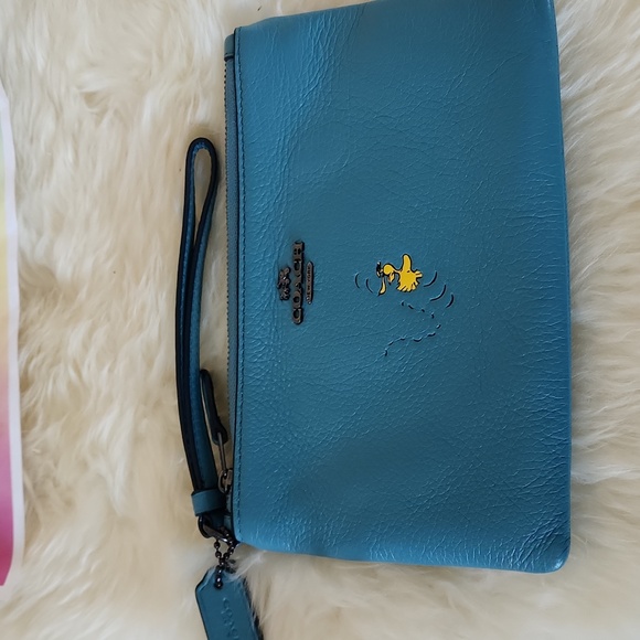 Adorable Coach Snoopy Limited Edition Woodstock Teal Leather Wristlet Wallet💙🎁 - Picture 2 of 16